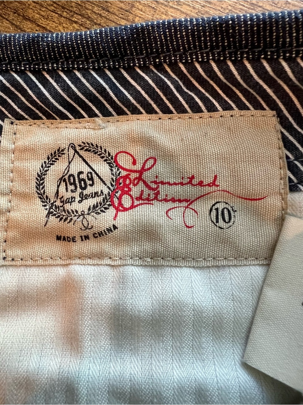 Gap 1969 Limited Edition Dark Wash Denim Skirt Size 10 Button Detail - Picture 3 of 9